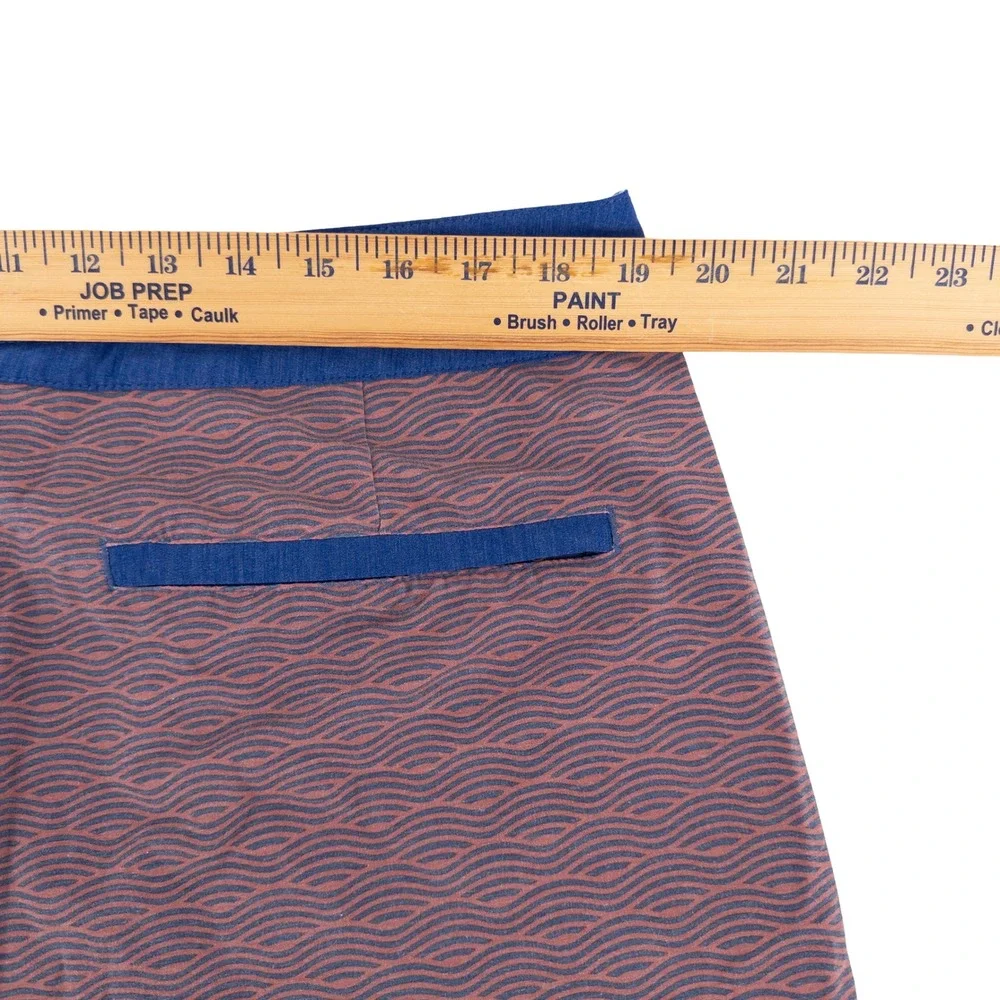 Fair Harbor Mens 38 Board Shorts Red Blue Wave Pattern Stretch Swim Trunk Summer